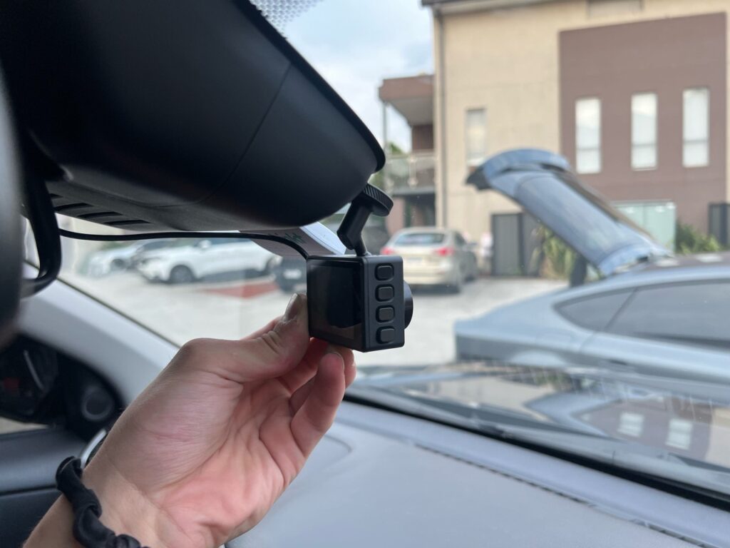 Garmin dash cam installation (1)