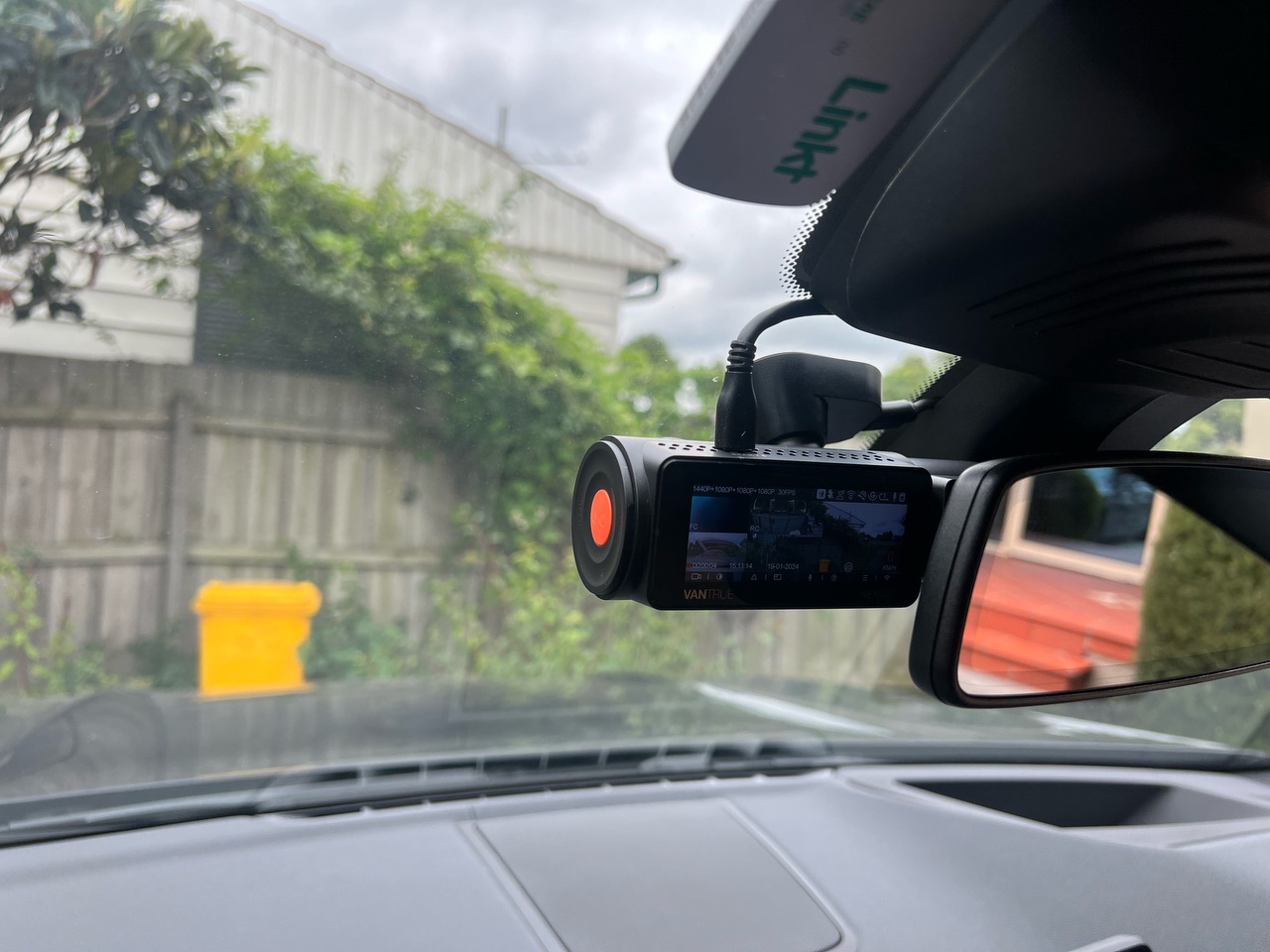 Vantrue Dash Cam Installation (14)