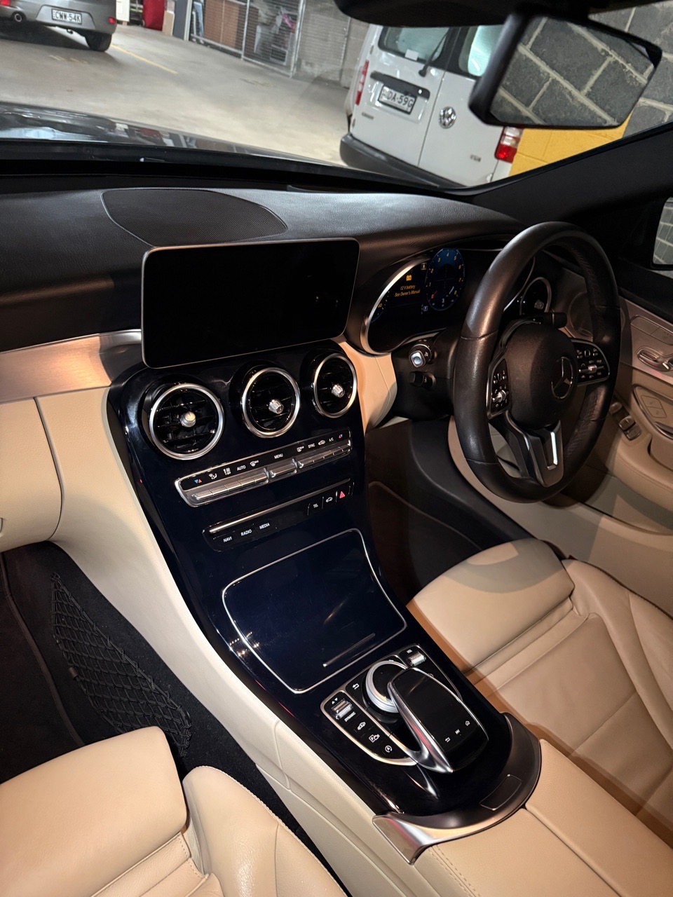 Mercedes-Benz-C300-2019 interior cleaning